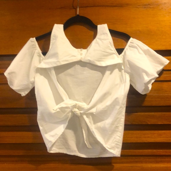 Super cute white Guess off the shoulder/backless top - Picture 2 of 2